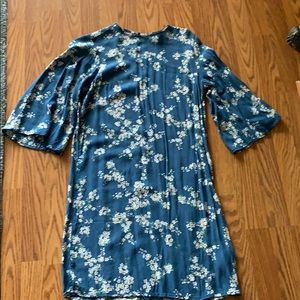 H&M floral dress - flowy sleeves and keyhole back